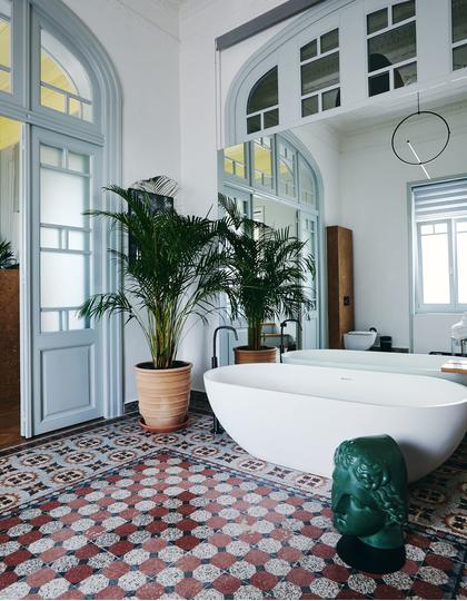 A bathroom at Hotel Aristide, Syros