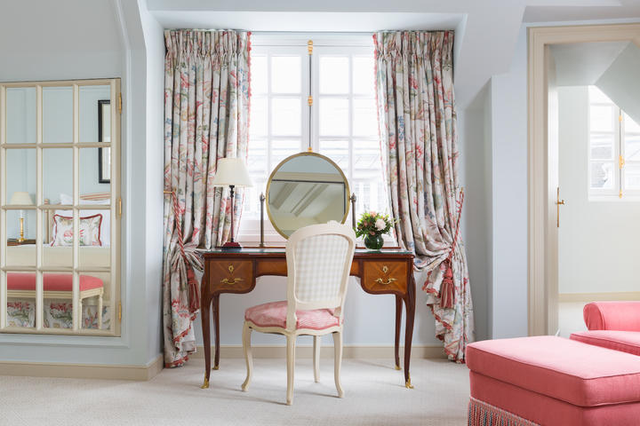 A dressing table in a bedroom at Hotel Le Bristol, Paris